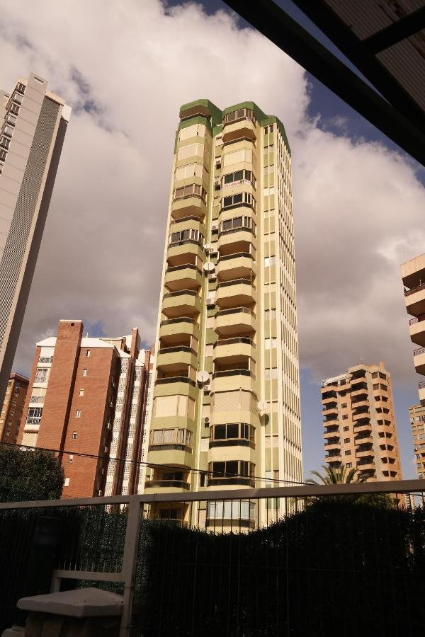 Apartamentos Torre Gerona Benidorm Kültér fotó
