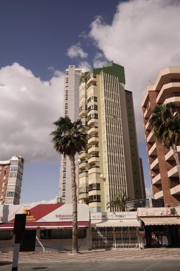 Apartamentos Torre Gerona Benidorm Kültér fotó