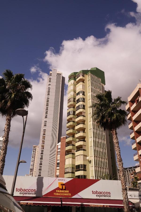 Apartamentos Torre Gerona Benidorm Kültér fotó